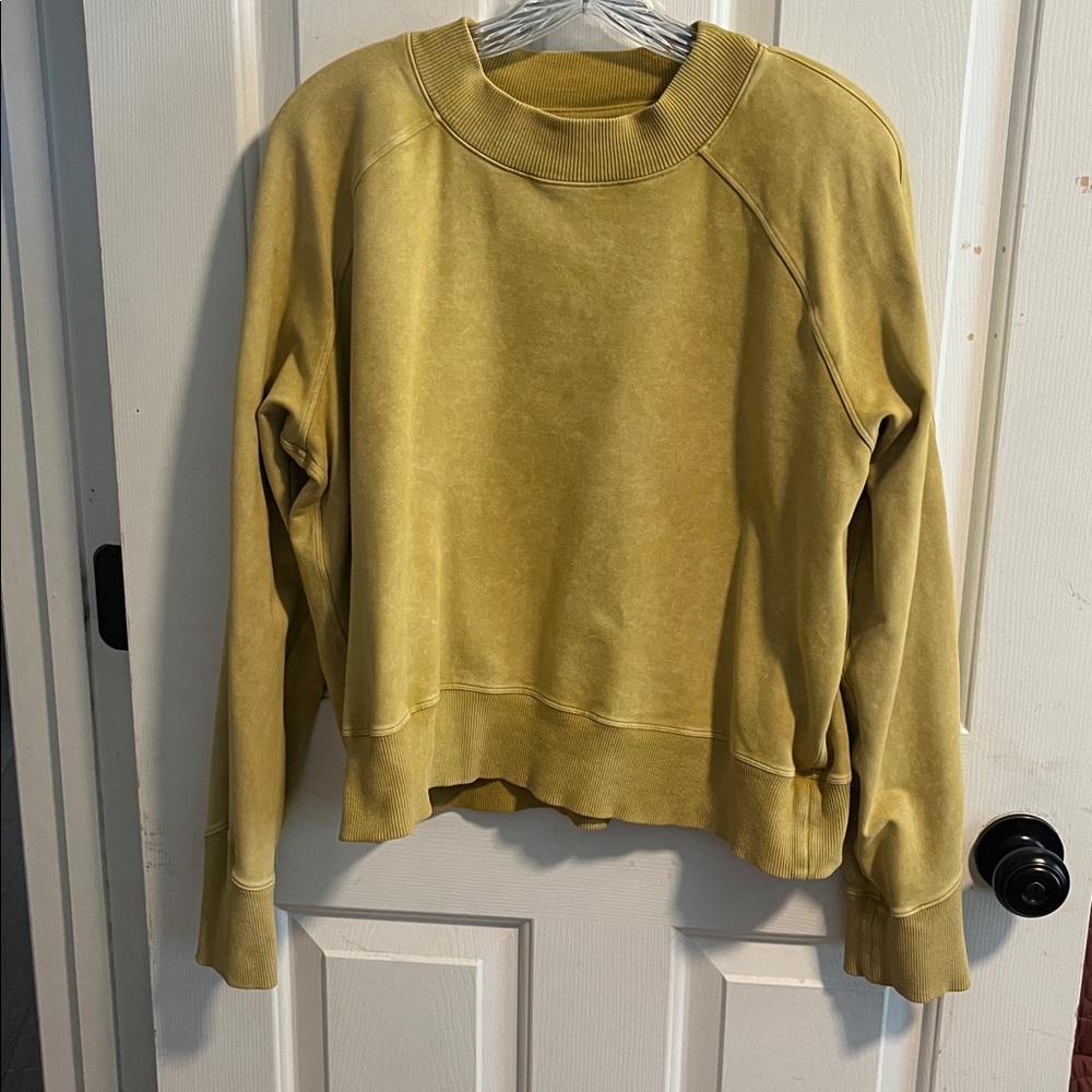 🍋 LIKE NEW Lululemon Ready to Roll Crew in Washed Vintage Gold - Sz 10
